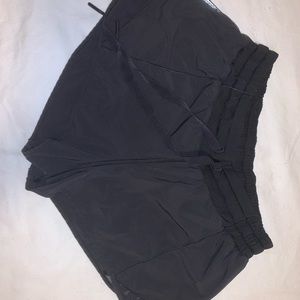 lululemon Hotty Hot short (2.5”)